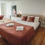 Harmony - Residences Of Pulkveza Brieza Street Next To Silent Center شقة ريغا