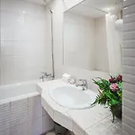 Harmony - Residences Of Pulkveza Brieza Street Next To Silent Center ريغا